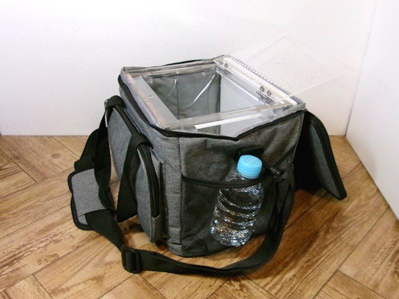 ペットボトルの水